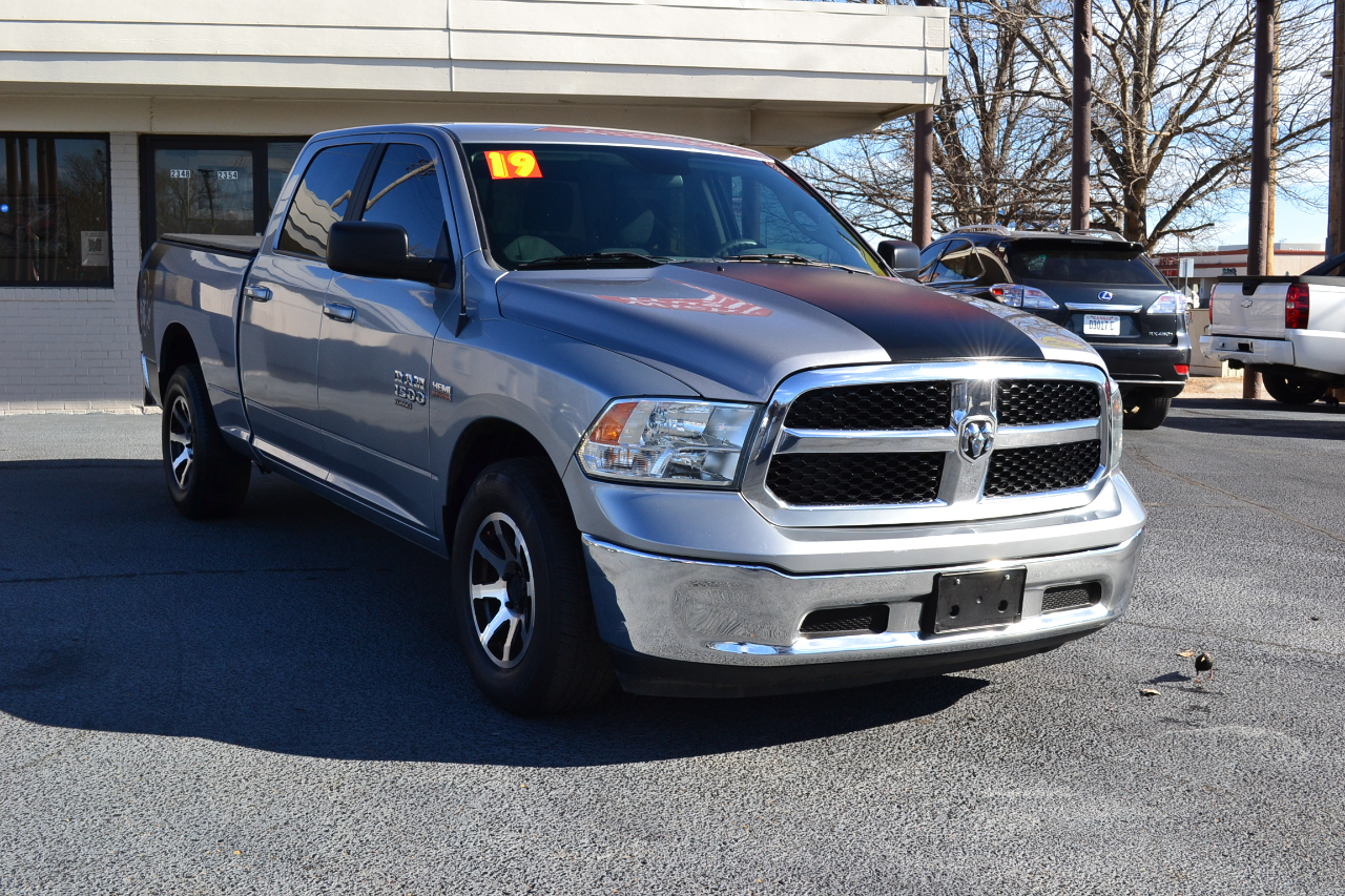 RAM 1500 Classic SLT Crew Cab SWB 2WD 2019