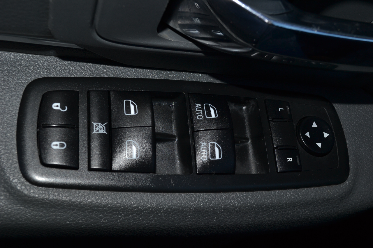 RAM 1500 Classic SLT Crew Cab SWB 2WD 2019