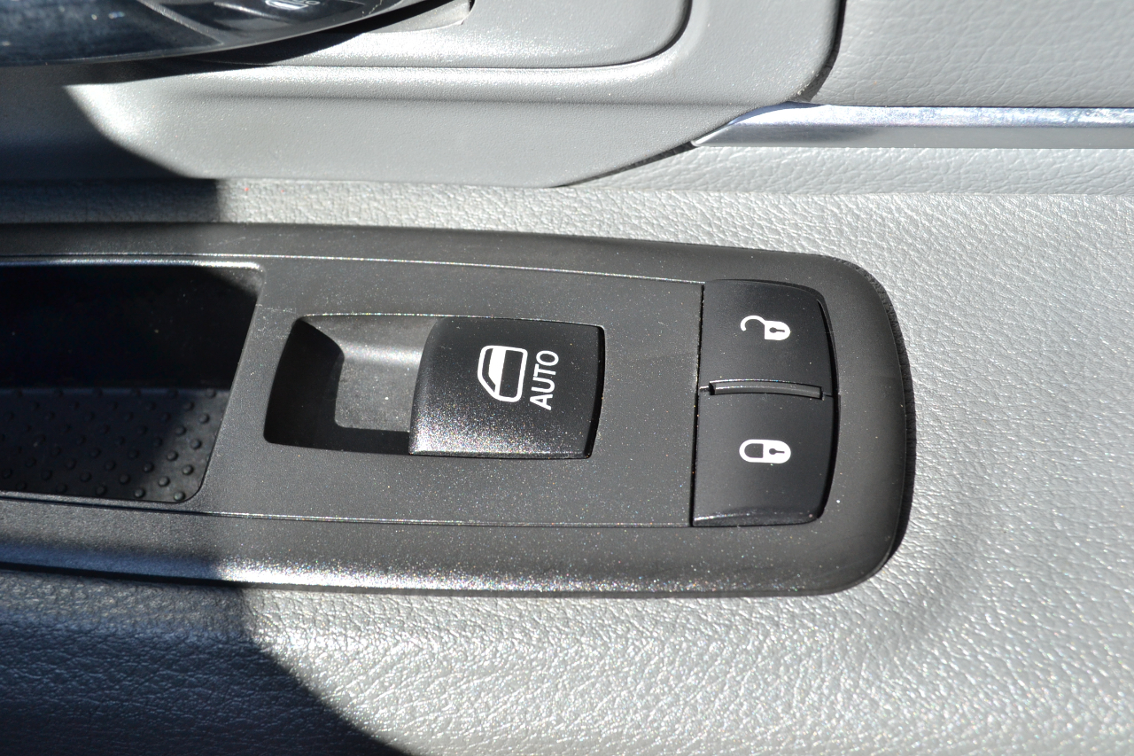 RAM 1500 Classic SLT Crew Cab SWB 2WD 2019