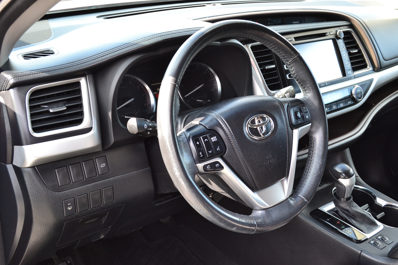 Toyota Highlander XLE FWD V6 2014