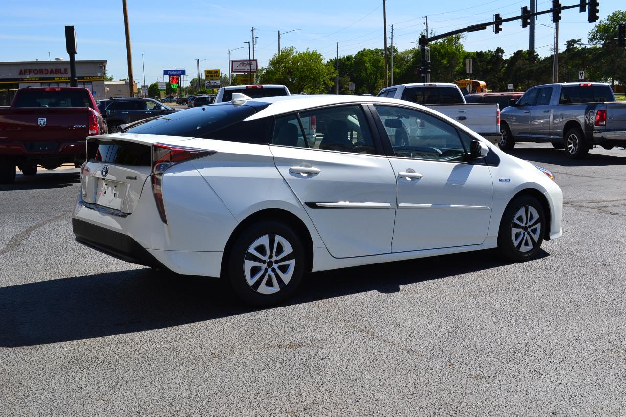 Toyota Prius Four 2016