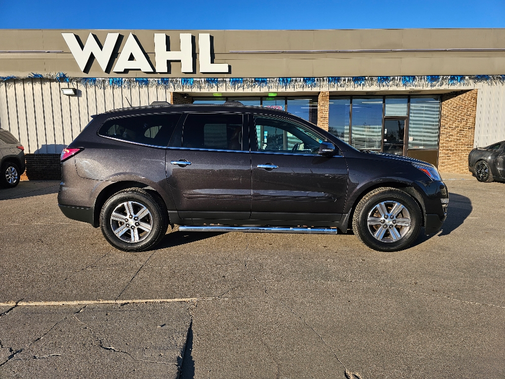 2017 Chevrolet Traverse 2LT photo 2