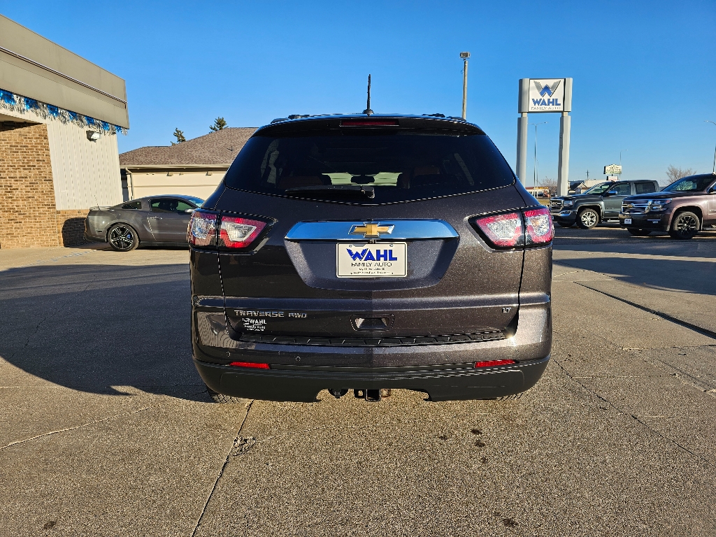2017 Chevrolet Traverse 2LT photo 4