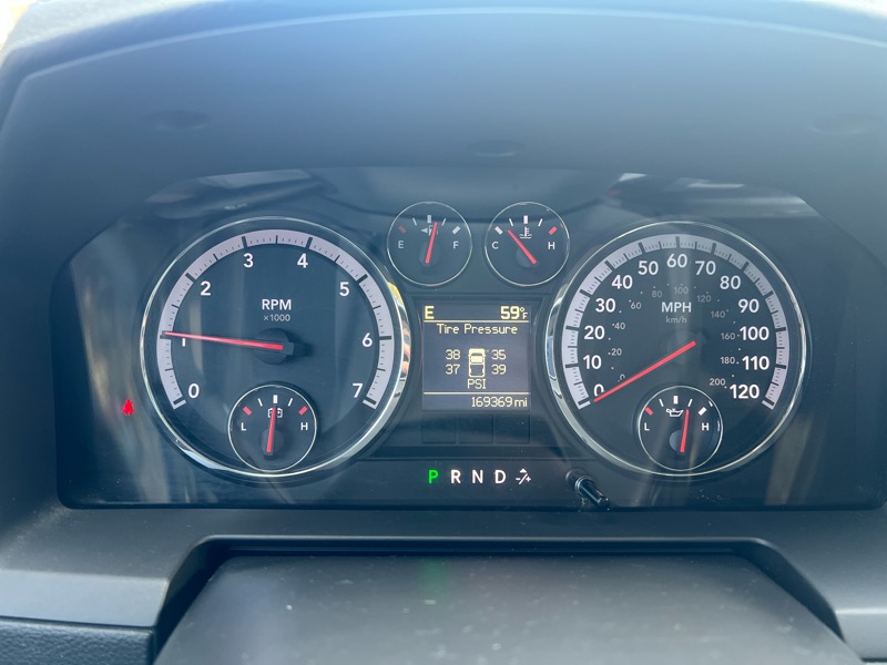 RAM 1500 Laramie Crew Cab 4WD 2012 RAM 1500 Laramie Crew Cab 4WD 2012