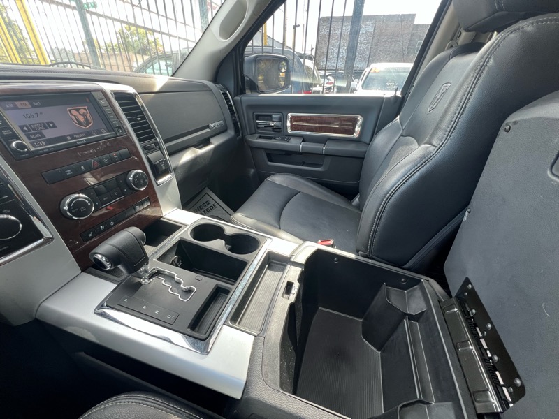 RAM 1500 Laramie Crew Cab 4WD 2012 RAM 1500 Laramie Crew Cab 4WD 2012