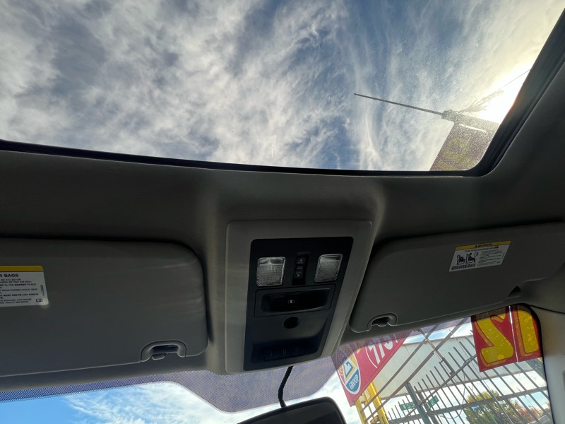 RAM 1500 Laramie Crew Cab 4WD 2012 RAM 1500 Laramie Crew Cab 4WD 2012