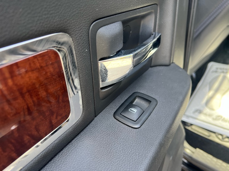 RAM 1500 Laramie Crew Cab 4WD 2012 RAM 1500 Laramie Crew Cab 4WD 2012