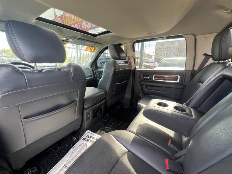 RAM 1500 Laramie Crew Cab 4WD 2012 RAM 1500 Laramie Crew Cab 4WD 2012