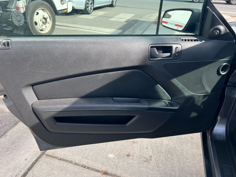 Ford Mustang V6 Coupe 2012 Ford Mustang V6 Coupe 2012