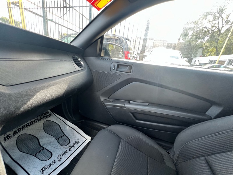 Ford Mustang V6 Coupe 2012 Ford Mustang V6 Coupe 2012