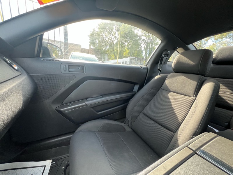 Ford Mustang V6 Coupe 2012 Ford Mustang V6 Coupe 2012