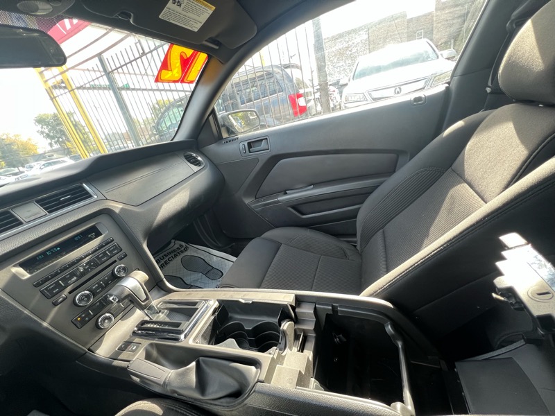 Ford Mustang V6 Coupe 2012 Ford Mustang V6 Coupe 2012
