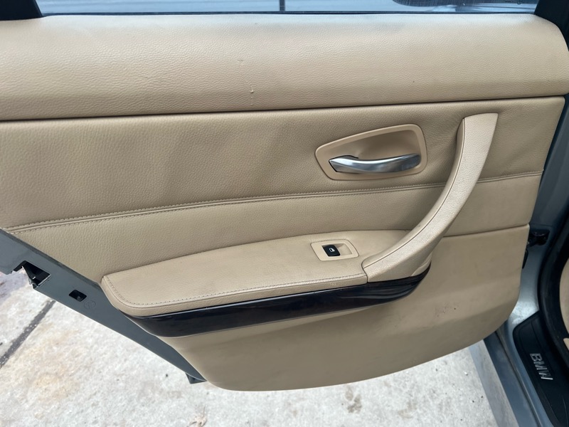 BMW 3-Series 325i Sedan 2006