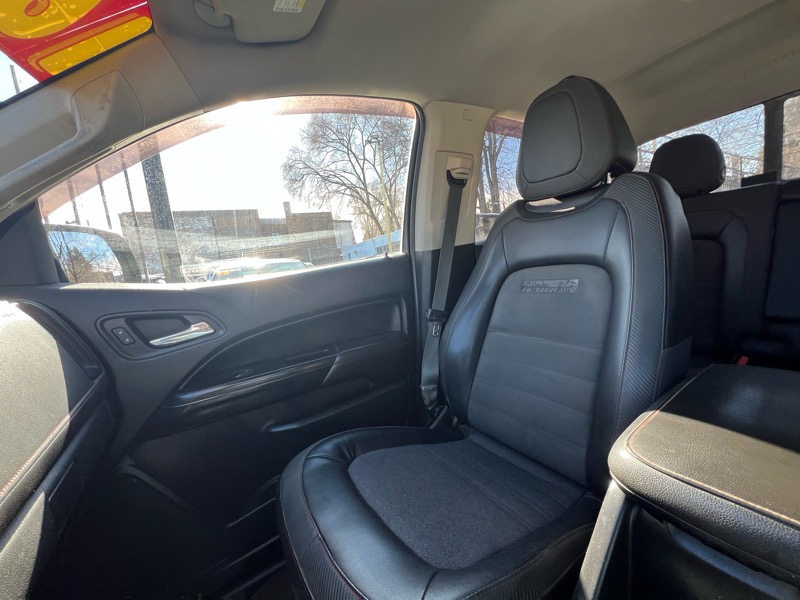 GMC Canyon All Terrain Crew Cab 4WD 2016