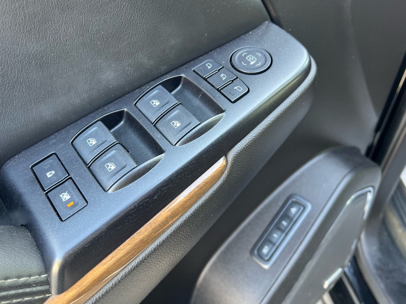 GMC Yukon Denali 4WD 2015