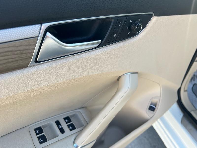 Volkswagen Passat SE w/Technology 2017