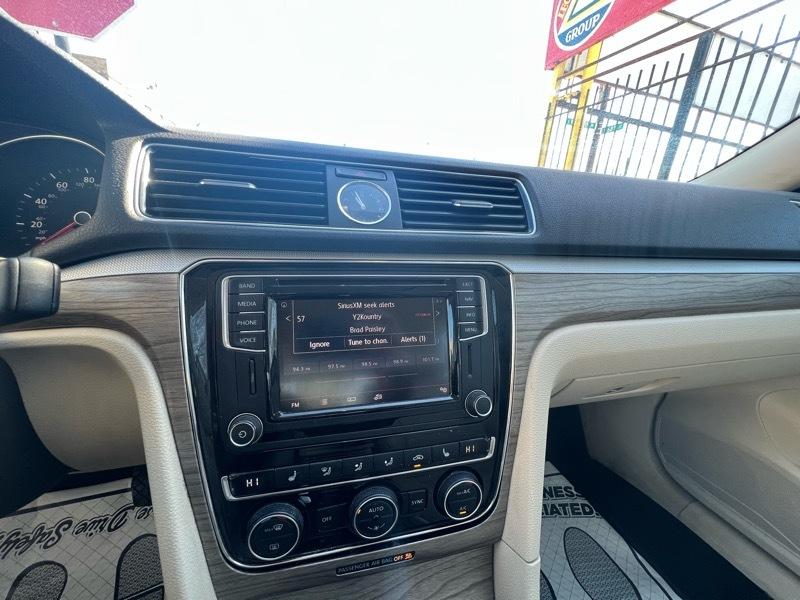 Volkswagen Passat SE w/Technology 2017