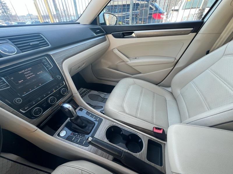 Volkswagen Passat SE w/Technology 2017