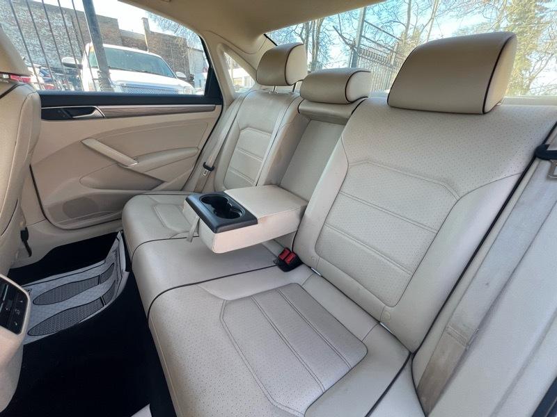 Volkswagen Passat SE w/Technology 2017