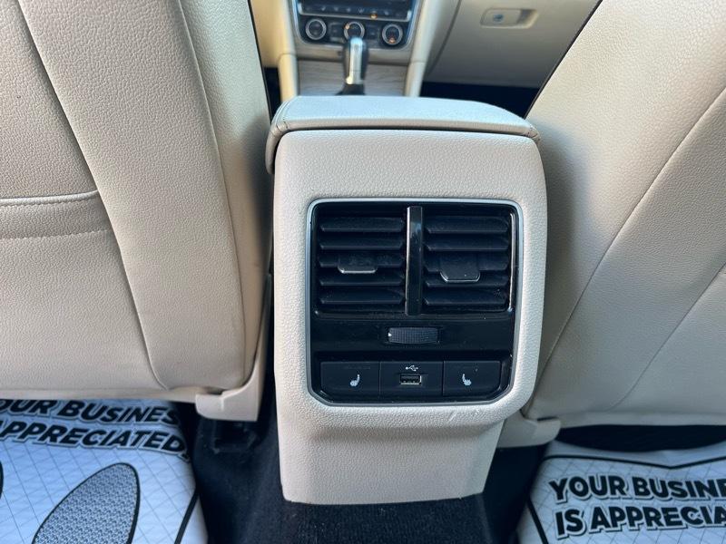 Volkswagen Passat SE w/Technology 2017