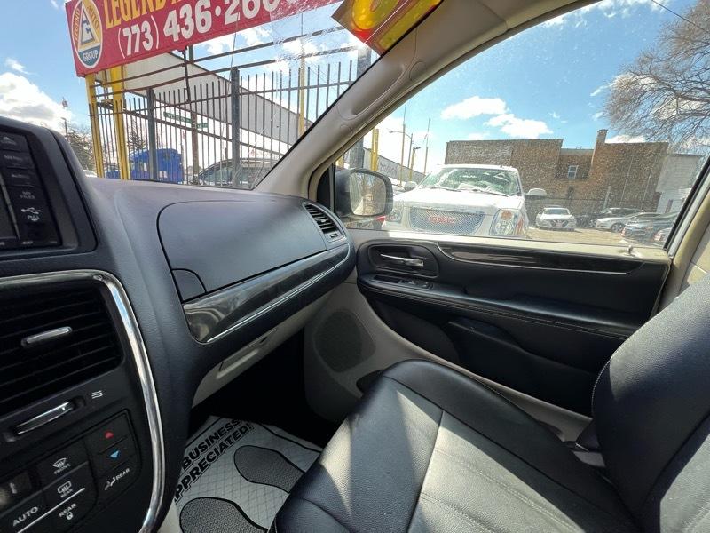 Chrysler Town & Country Touring 2016