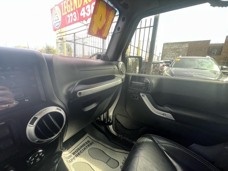 Jeep Wrangler Unlimited Sahara 4WD 2014