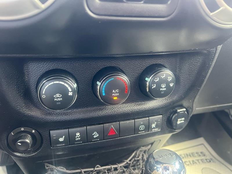 Jeep Wrangler Unlimited Sahara 4WD 2014