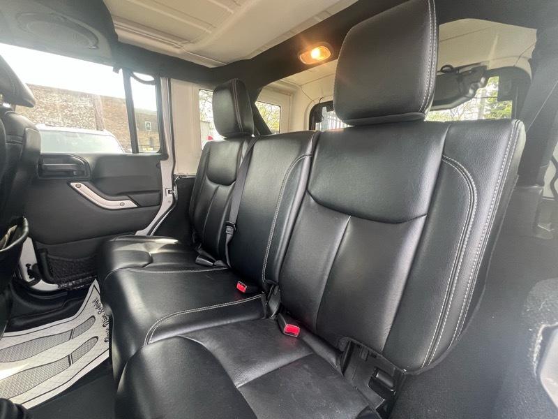 Jeep Wrangler Unlimited Sahara 4WD 2014