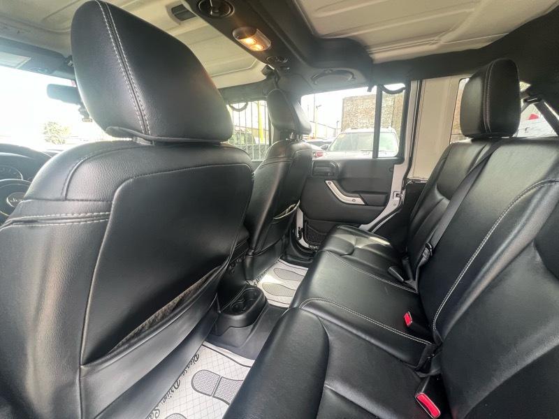 Jeep Wrangler Unlimited Sahara 4WD 2014