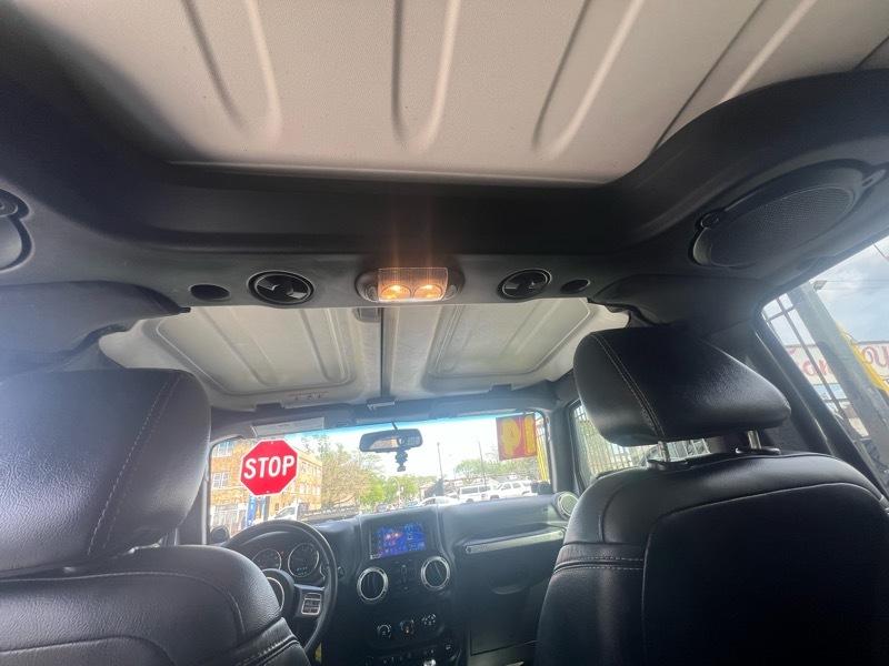 Jeep Wrangler Unlimited Sahara 4WD 2014