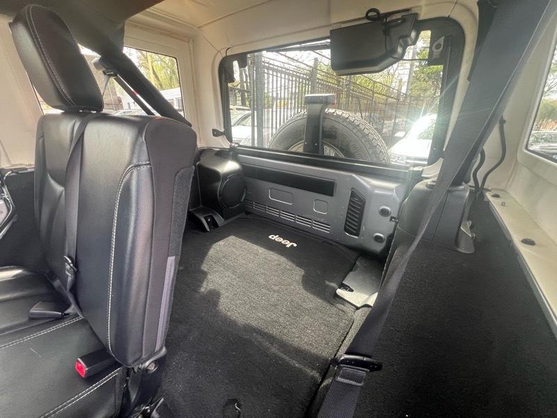 Jeep Wrangler Unlimited Sahara 4WD 2014