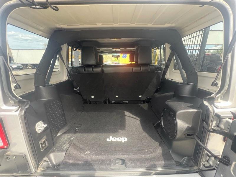 Jeep Wrangler Unlimited Sahara 4WD 2014