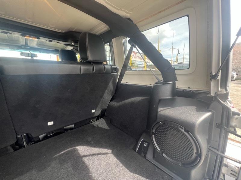 Jeep Wrangler Unlimited Sahara 4WD 2014