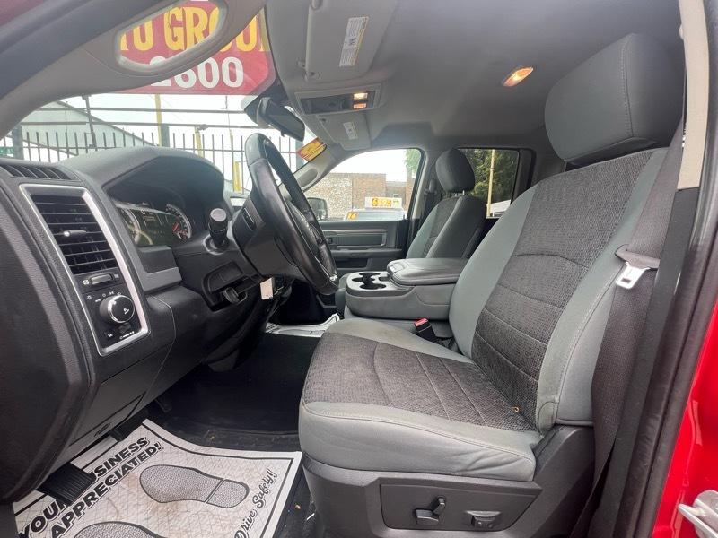RAM 1500 SLT Quad Cab 4WD 2016