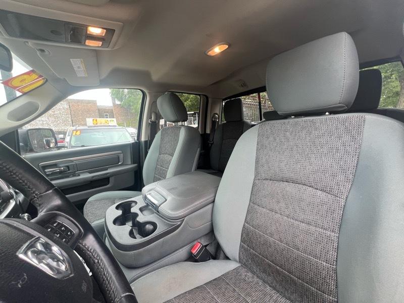 RAM 1500 SLT Quad Cab 4WD 2016