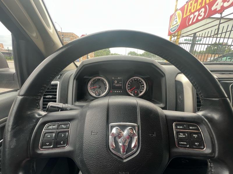 RAM 1500 SLT Quad Cab 4WD 2016