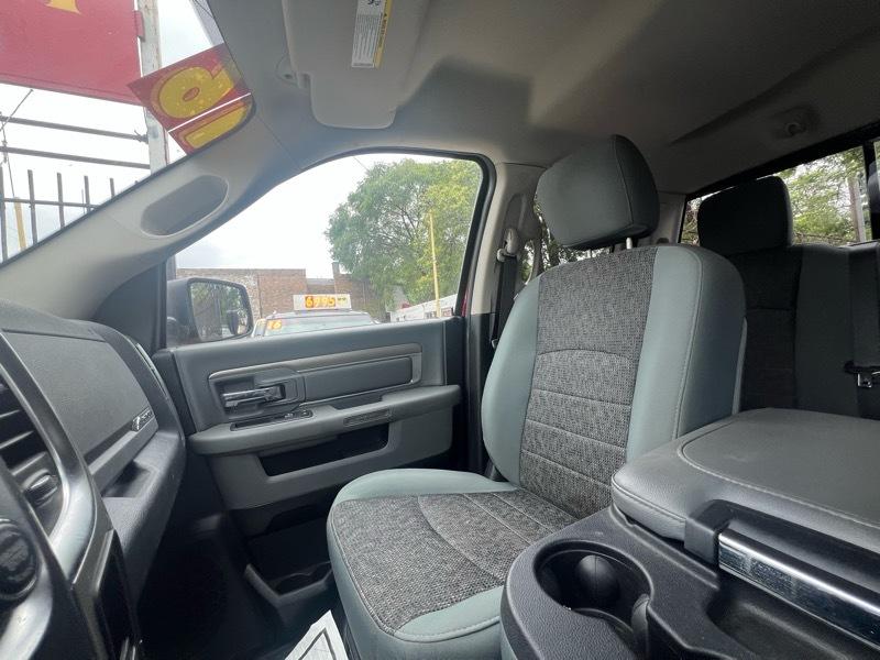 RAM 1500 SLT Quad Cab 4WD 2016