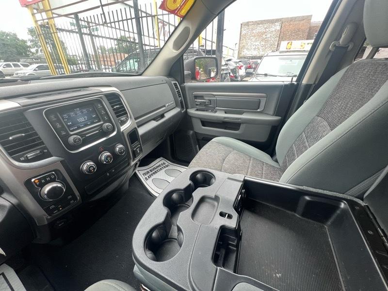 RAM 1500 SLT Quad Cab 4WD 2016