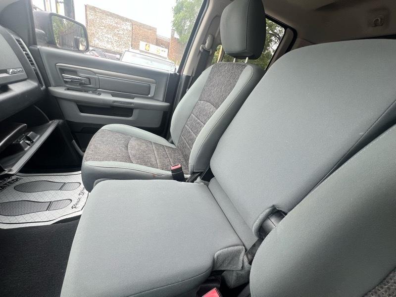 RAM 1500 SLT Quad Cab 4WD 2016
