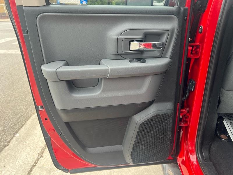 RAM 1500 SLT Quad Cab 4WD 2016