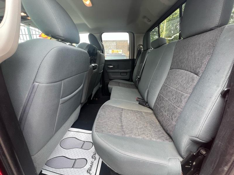 RAM 1500 SLT Quad Cab 4WD 2016
