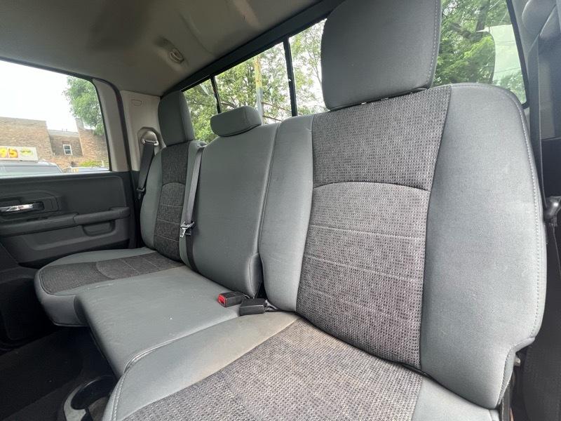 RAM 1500 SLT Quad Cab 4WD 2016