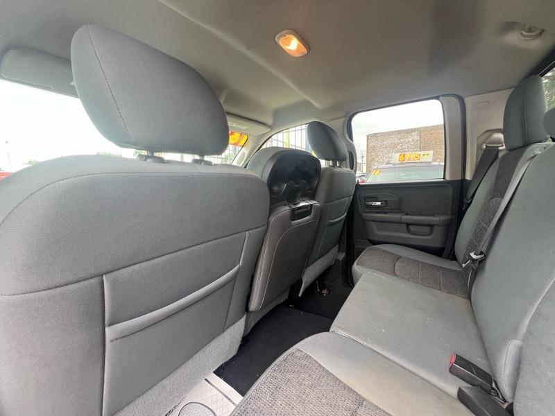 RAM 1500 SLT Quad Cab 4WD 2016