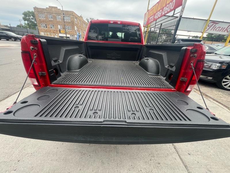 RAM 1500 SLT Quad Cab 4WD 2016