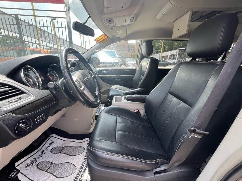 Chrysler Town & Country Touring 2016
