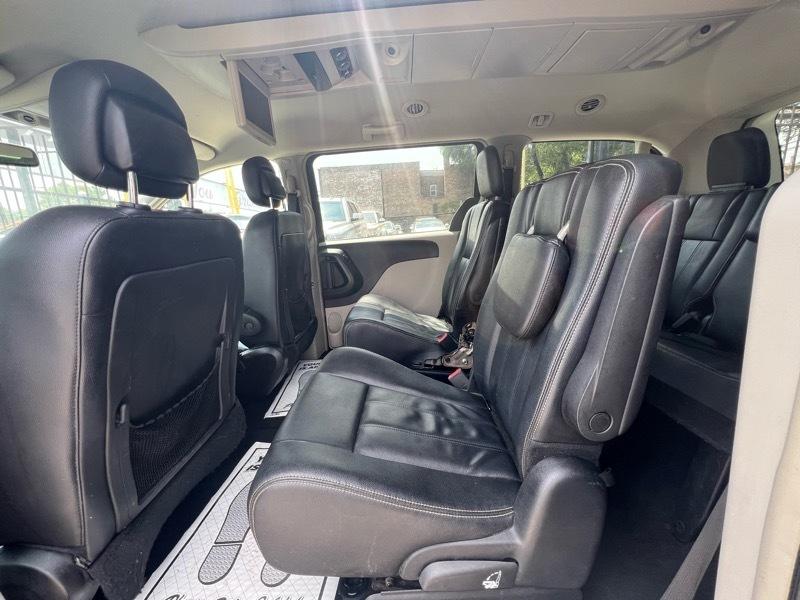Chrysler Town & Country Touring 2016