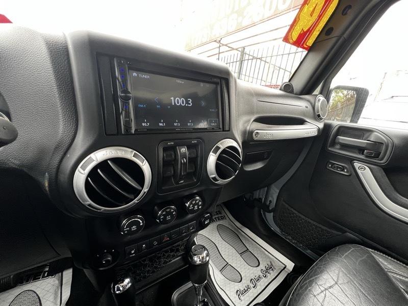 Jeep Wrangler Unlimited Sahara 4WD 2014