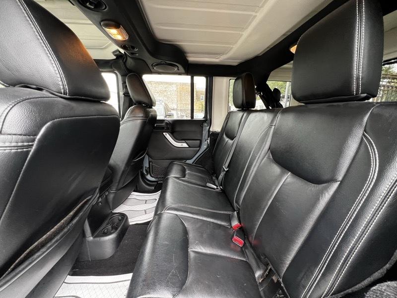 Jeep Wrangler Unlimited Sahara 4WD 2014