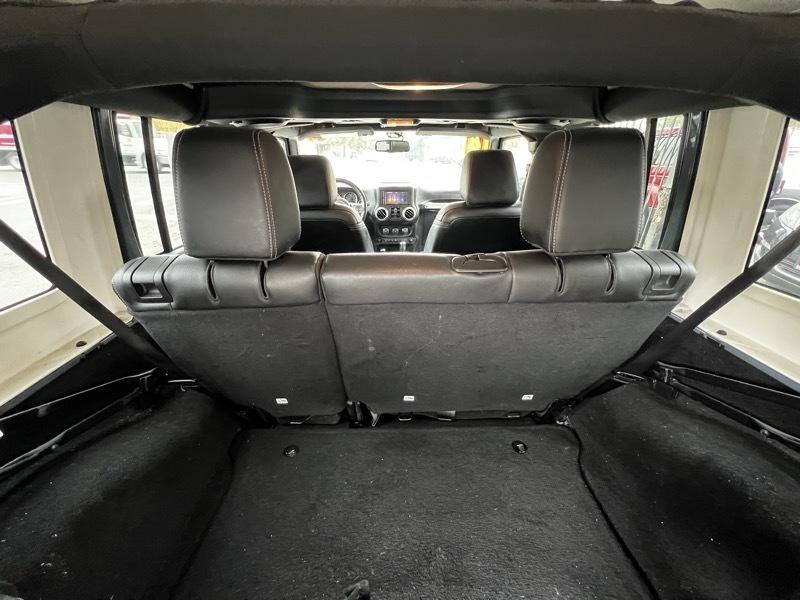 Jeep Wrangler Unlimited Sahara 4WD 2014