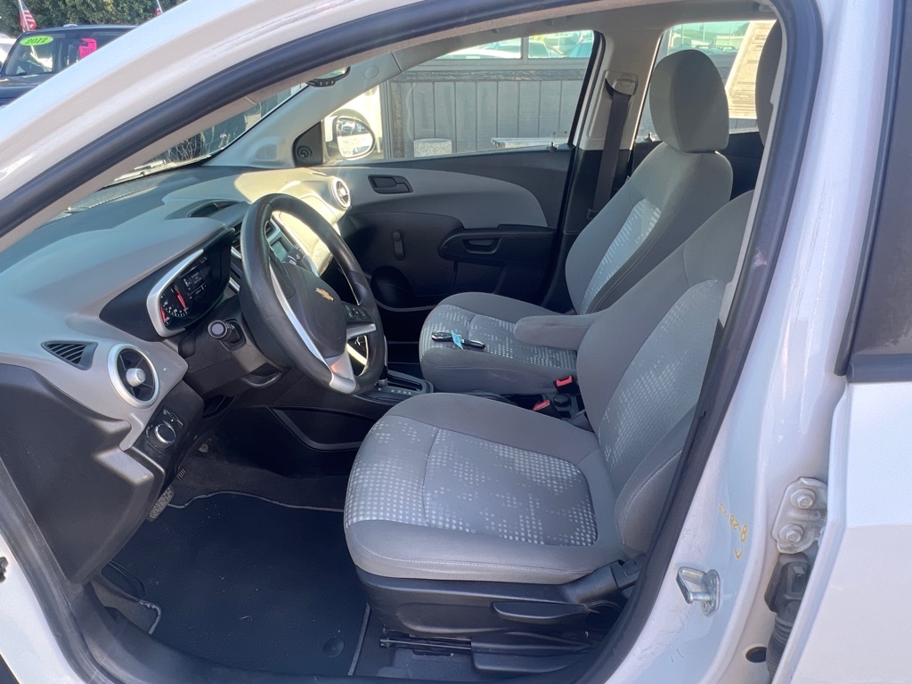 2020 Chevrolet Sonic LT photo 9